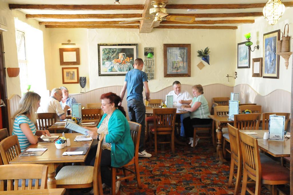 Dolphin Hotel Gorey ภายนอก รูปภาพ
