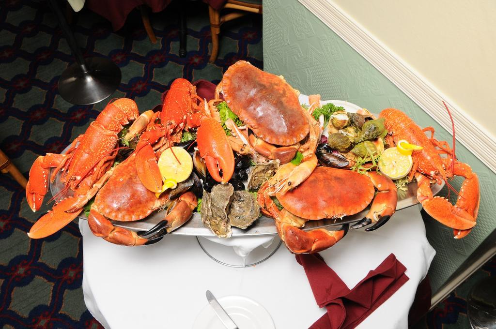 Dolphin Hotel Gorey ภายนอก รูปภาพ